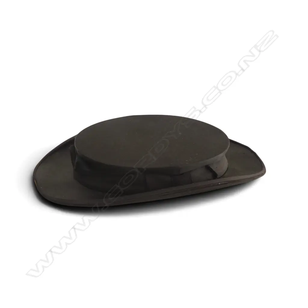 ANTIQUE COLLAPSIBLE TOP HAT ‘FR. MULLER STUTTGART’ ORIGINAL BOX, H.160MM L.300MM Image 1++
