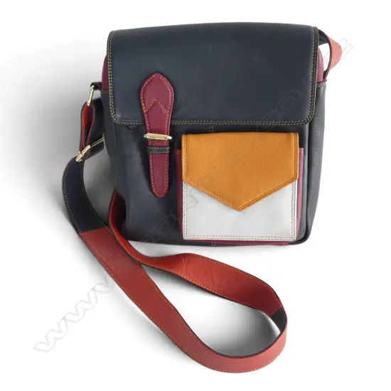 LEATHER SHOULDER BAG, 260x300x70mm