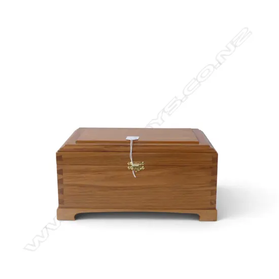 HAND MADE VELVET LINED HEART RIMU BOX W.310mm