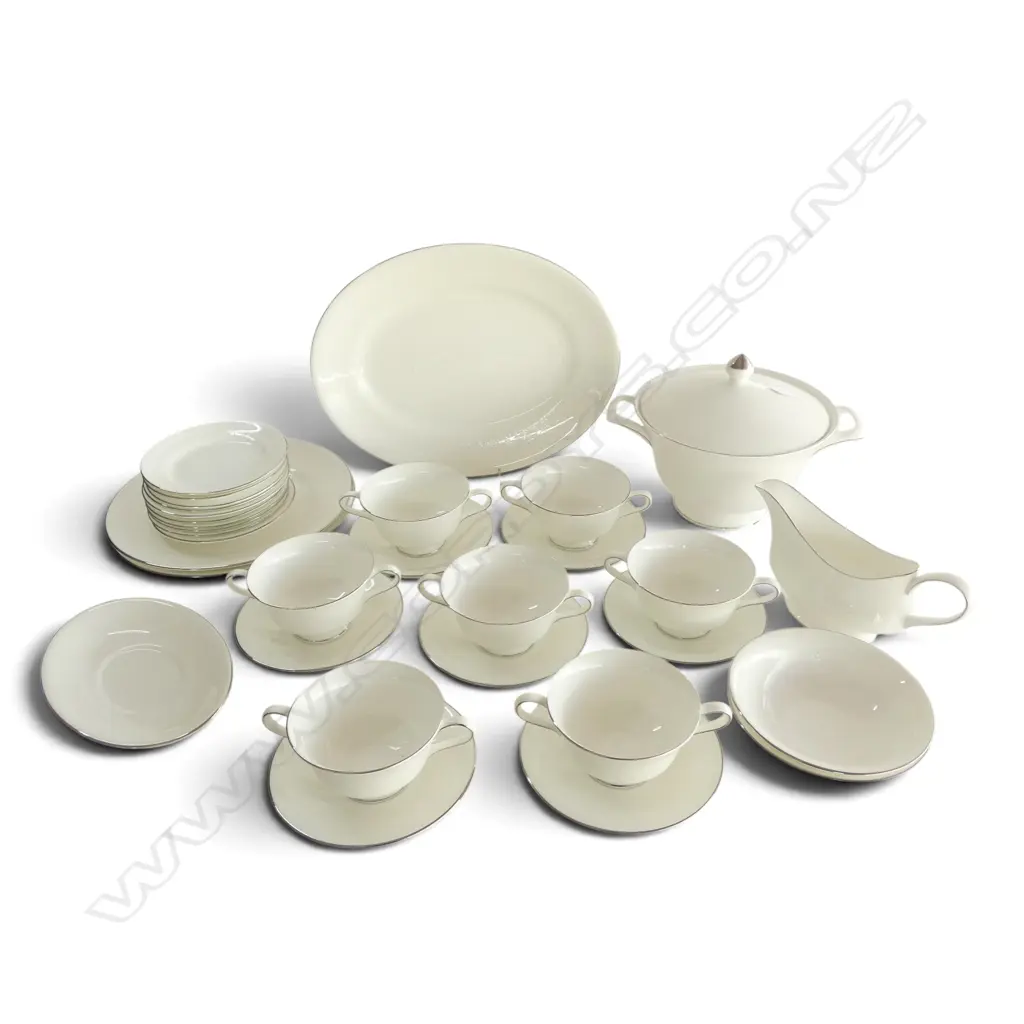 WEDGWOOD 'SILVER ERMINE' PART DINNER SET Image 1++