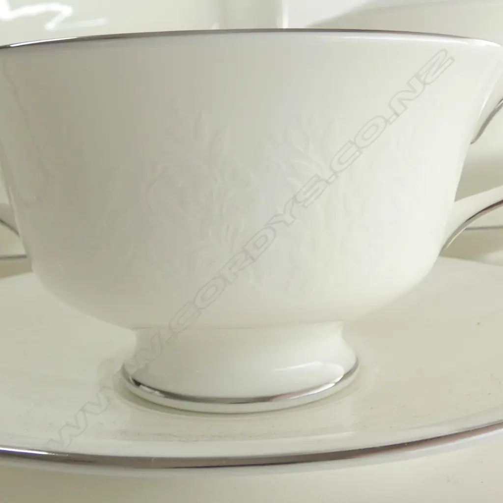 WEDGWOOD 'SILVER ERMINE' PART DINNER SET Image 1++