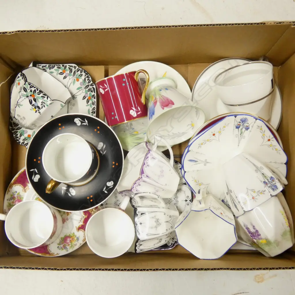 12 SHELLEY CHINA COFFEE CANS & SAUCERS MIXED PATS Image 1++
