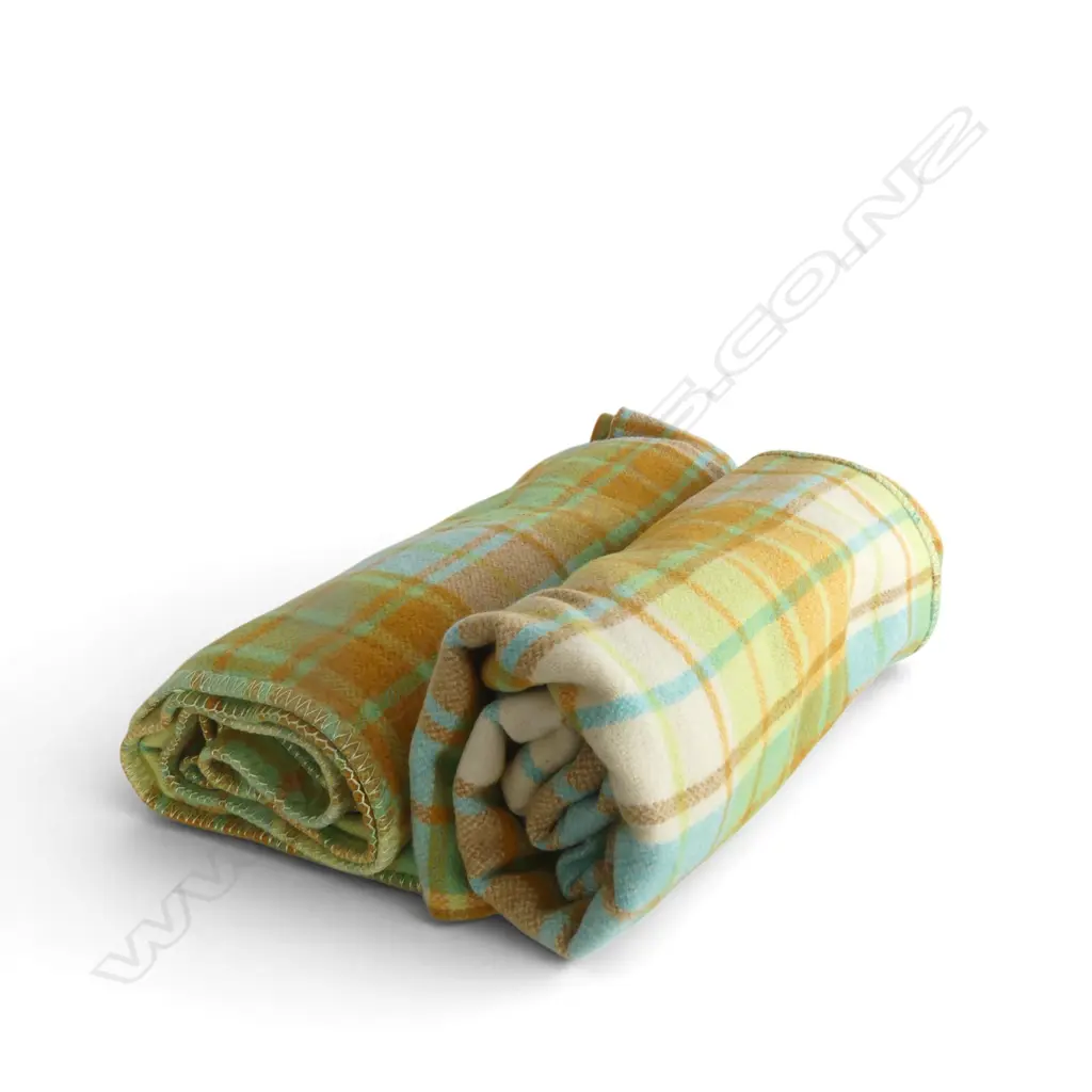 2 RETRO WOOL BLANKETS Image 1++