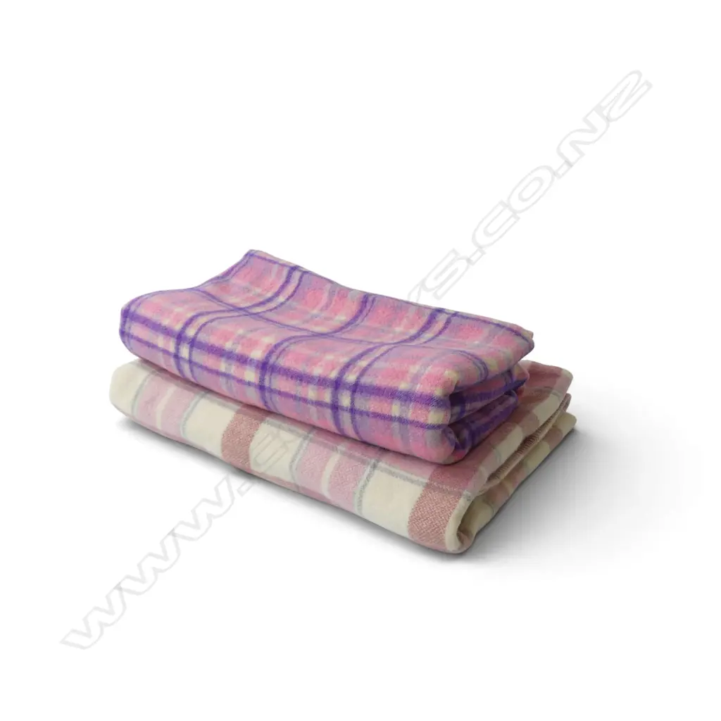 2 PINK WOOL BLANKETS (1 w. ONEHUNGA PRINCESS LABEL) Image 1++