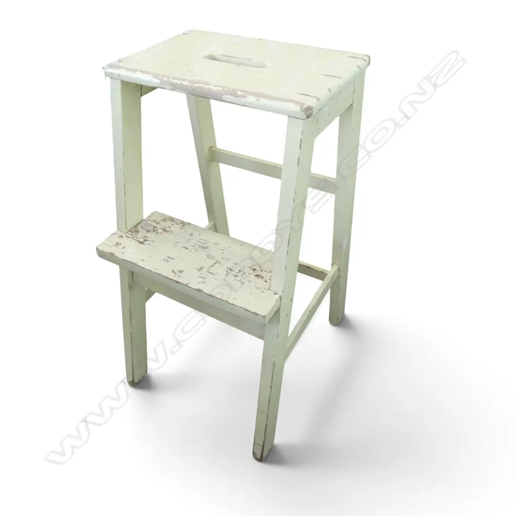 PAINTED WOODEN STEP LADDER H.600mm Image 1++