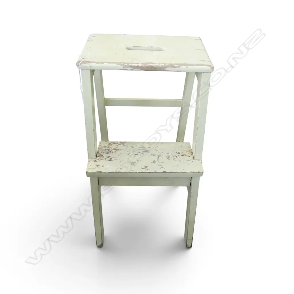 PAINTED WOODEN STEP LADDER H.600mm Image 1++