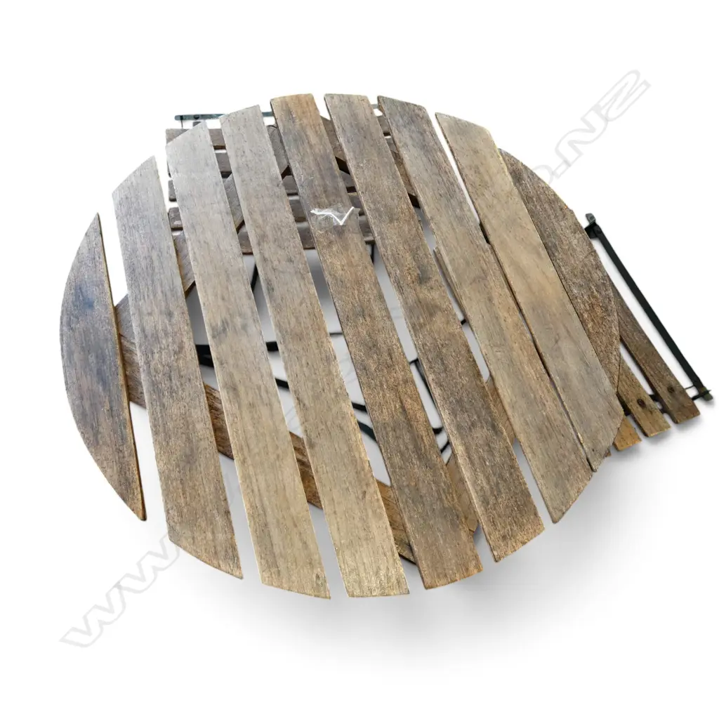 PATIO SET some table slats need refixing Image 1++