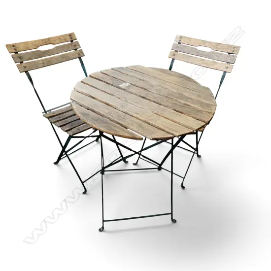 PATIO SET some table slats need refixing