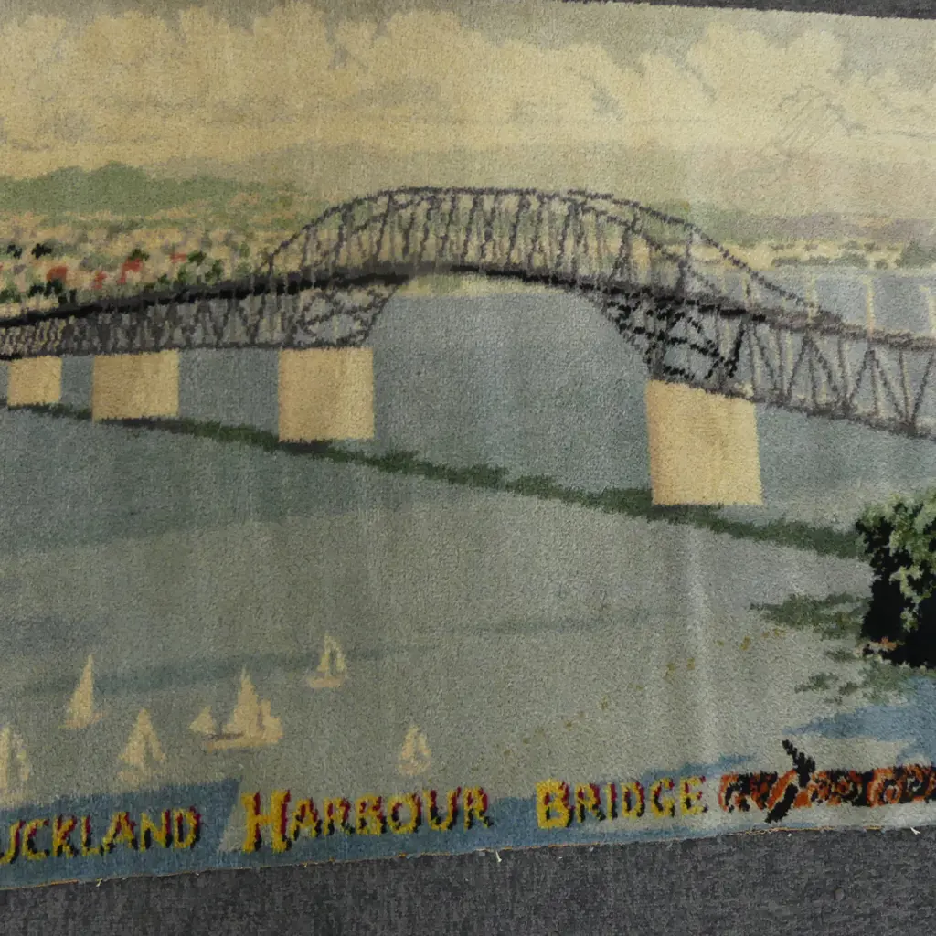 FELTEX AUCKLAND HARBOUR BRIDGE RUG 680x1320mm some wear Image 1++
