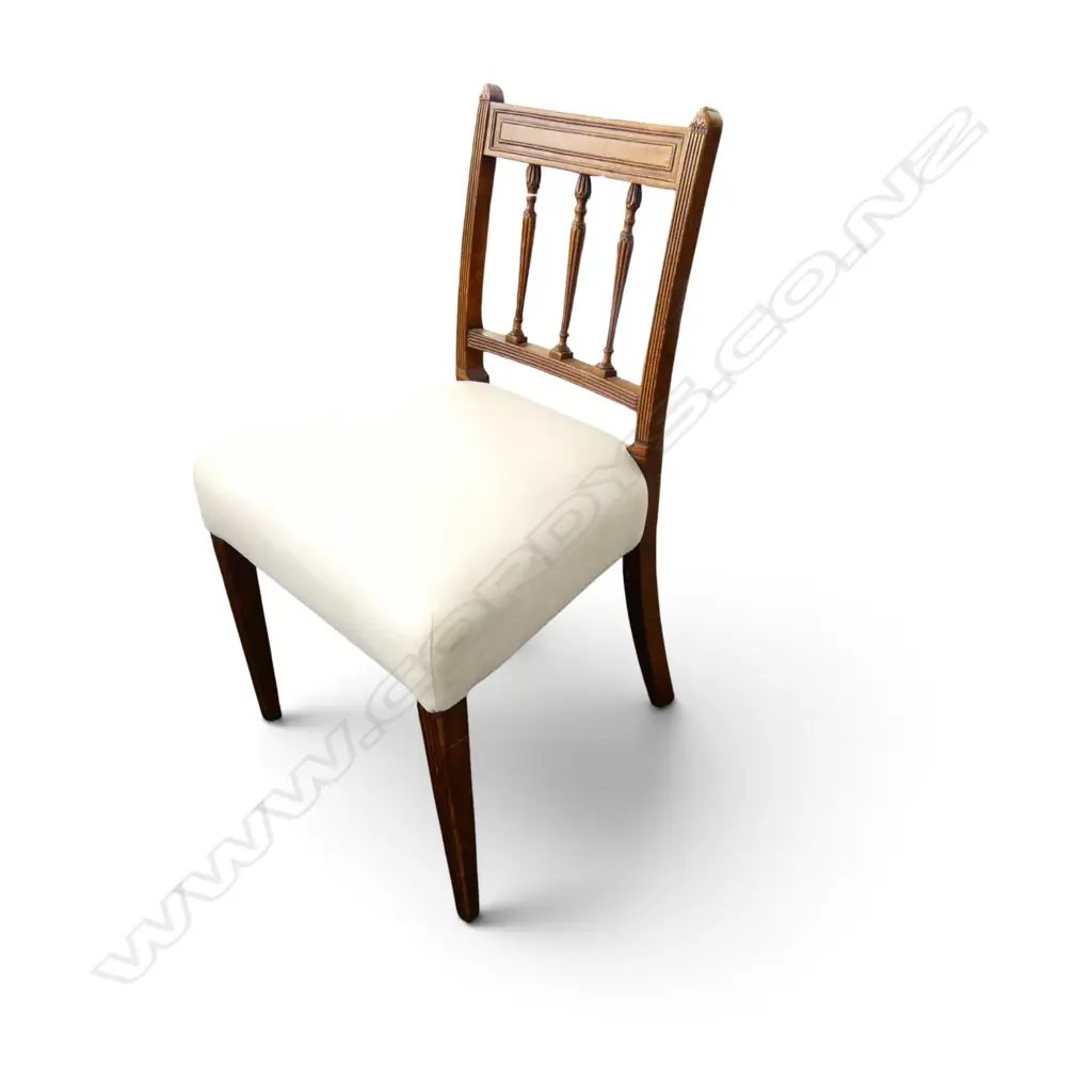 ANTIQUE CHAIR Image 1++
