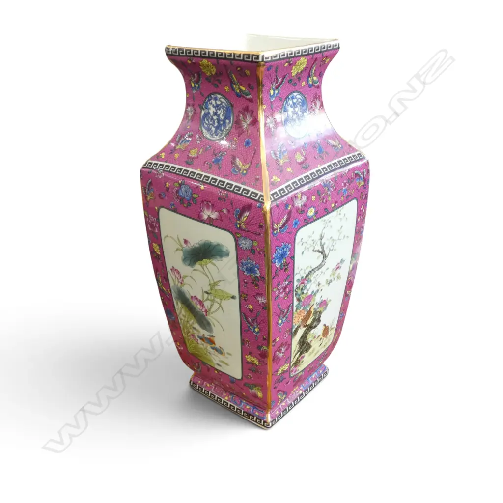 LG CHINESE FAMILLE ROSE VASE H.470mm Image 1++