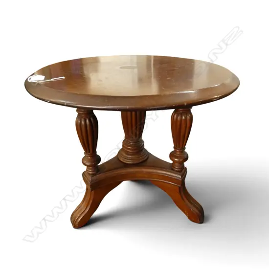 SMALL MAHOGANY SIDE TABLE H.400mm, 470mm dia