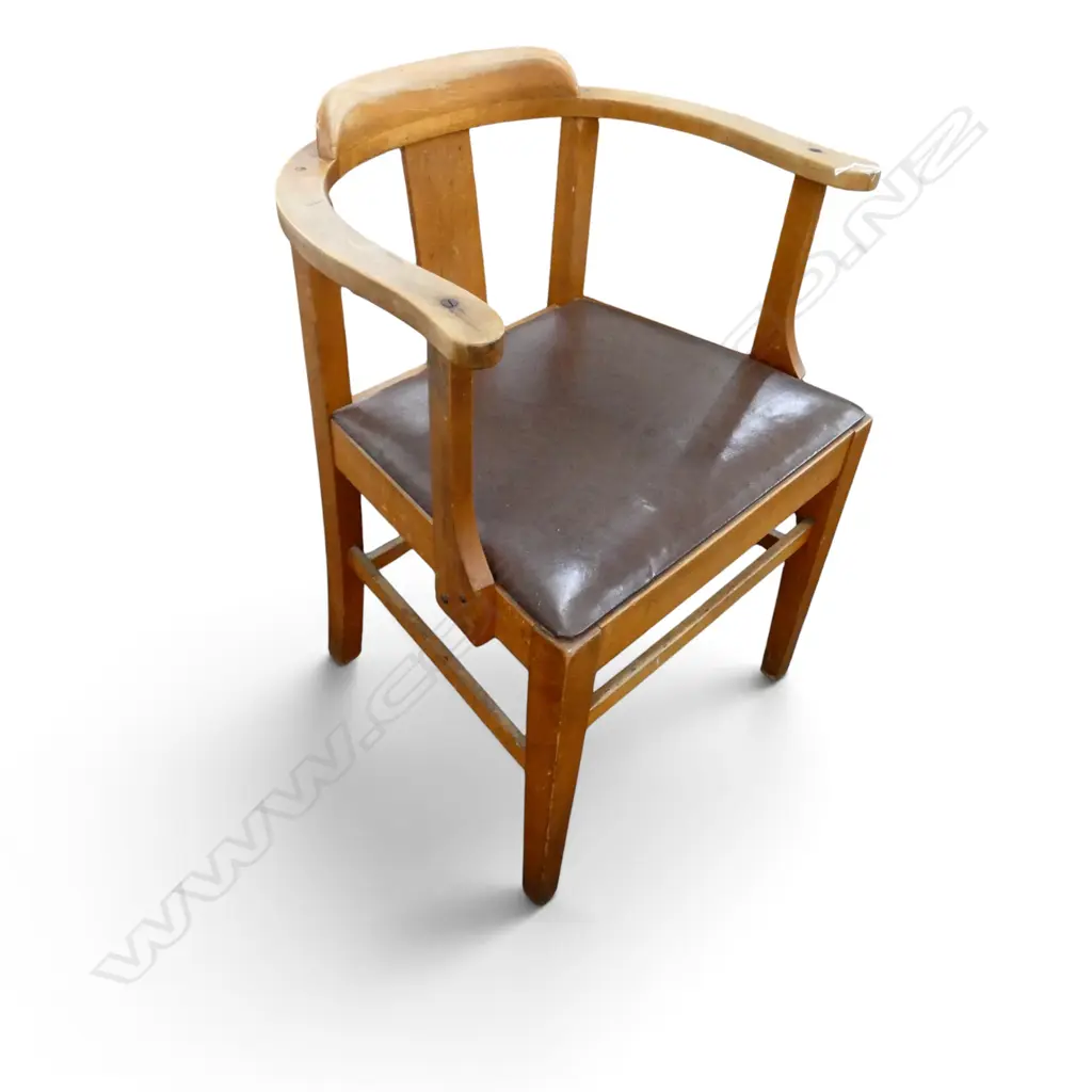 WOODEN CHAIR Image 1++