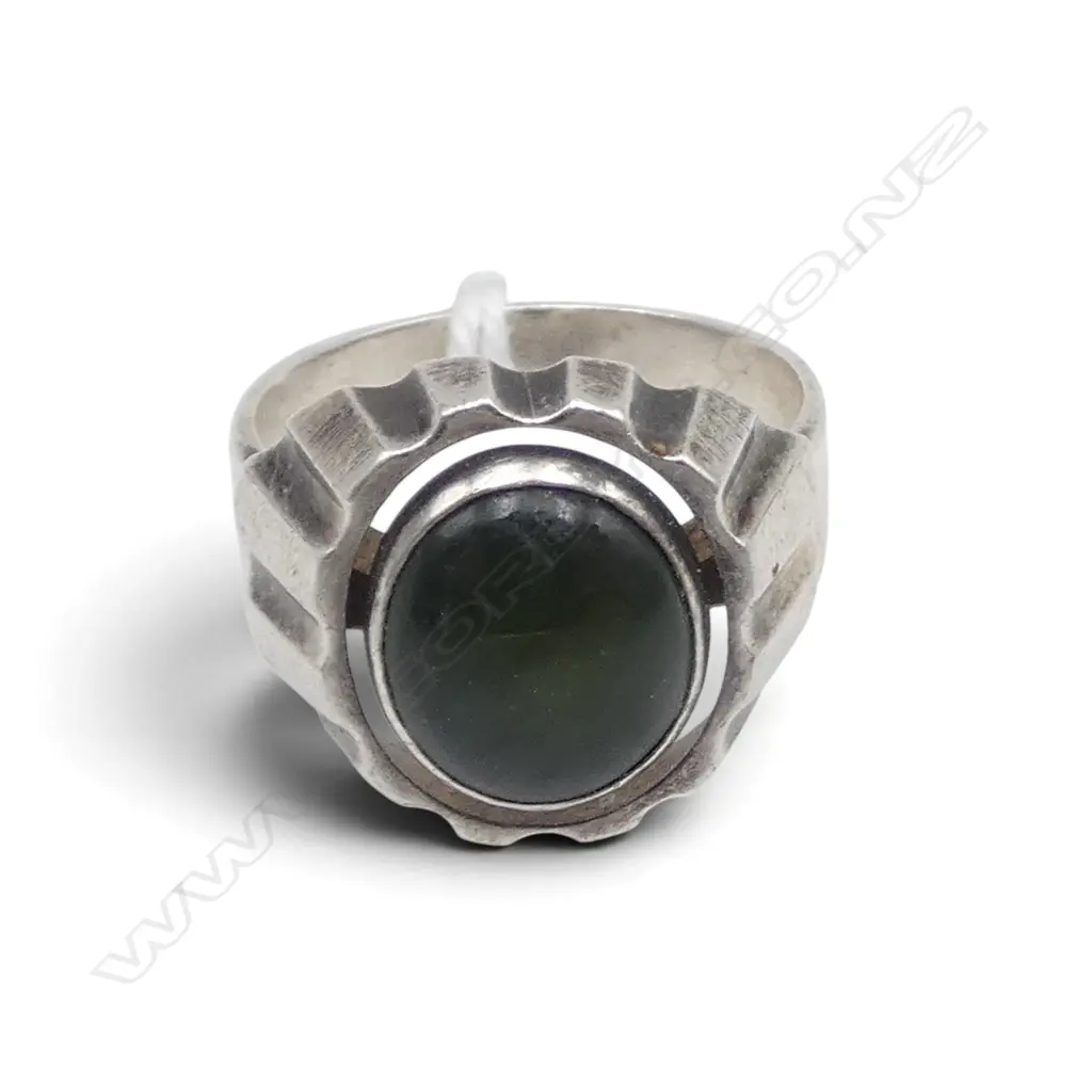 VINTAGE STYLISH STG SILVER & POUNAMU RING cog type mount SIZE R Image 1++