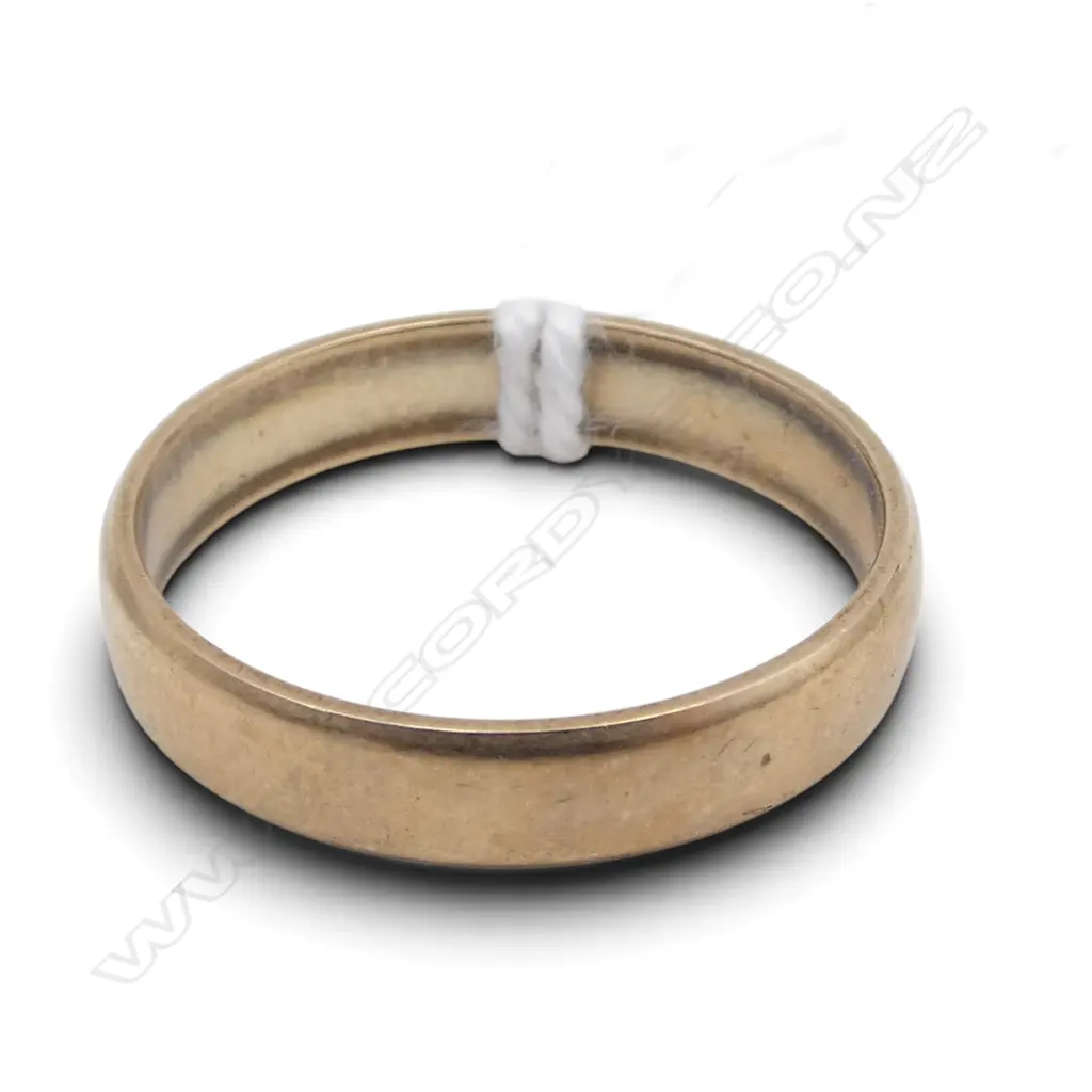 9ct YELLOW GOLD BAND RING 2.56gms SIZE P Image 1++