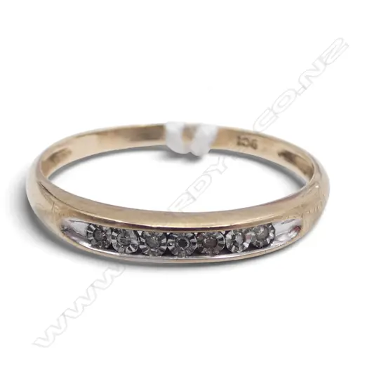 9ct YELLOW GOLD & CHANEL ILLUSION SET DIAMOND RING 1.1gms SIZE O