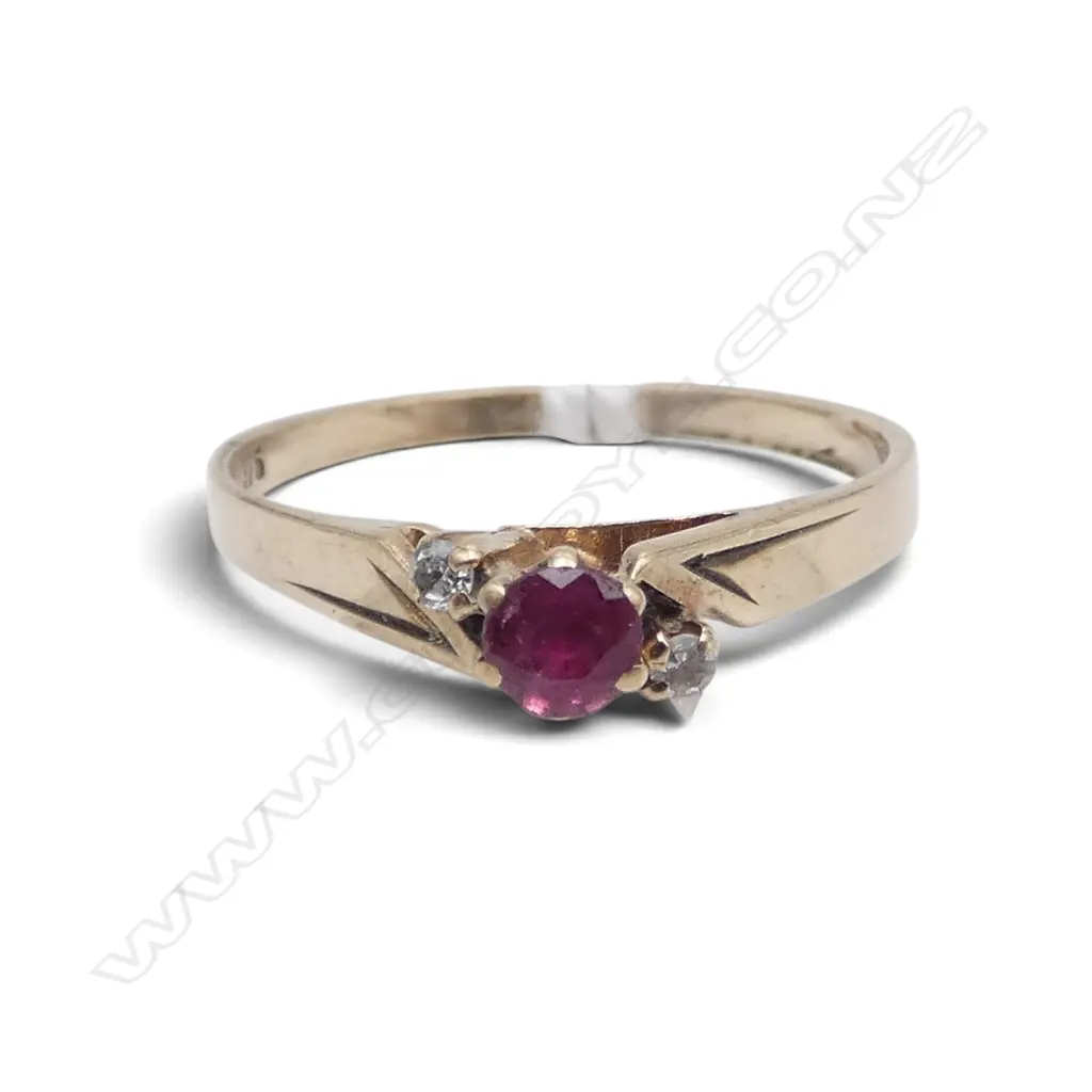 9ct GOLD RUBY & DIAMOND RING 1.33gms FAULTS TO CLAWS size N Image 1++