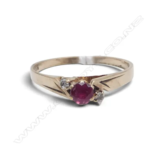 9ct GOLD RUBY & DIAMOND RING 1.33gms FAULTS TO CLAWS size N
