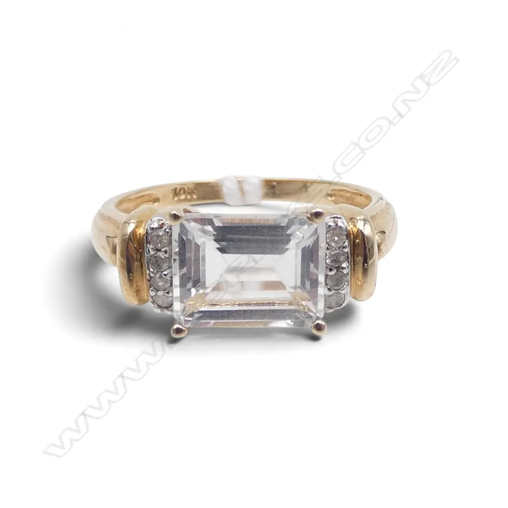 10ct YELLOW GOLD FAUX DIAMOND RING 2.1gm SIZE N Image 1++