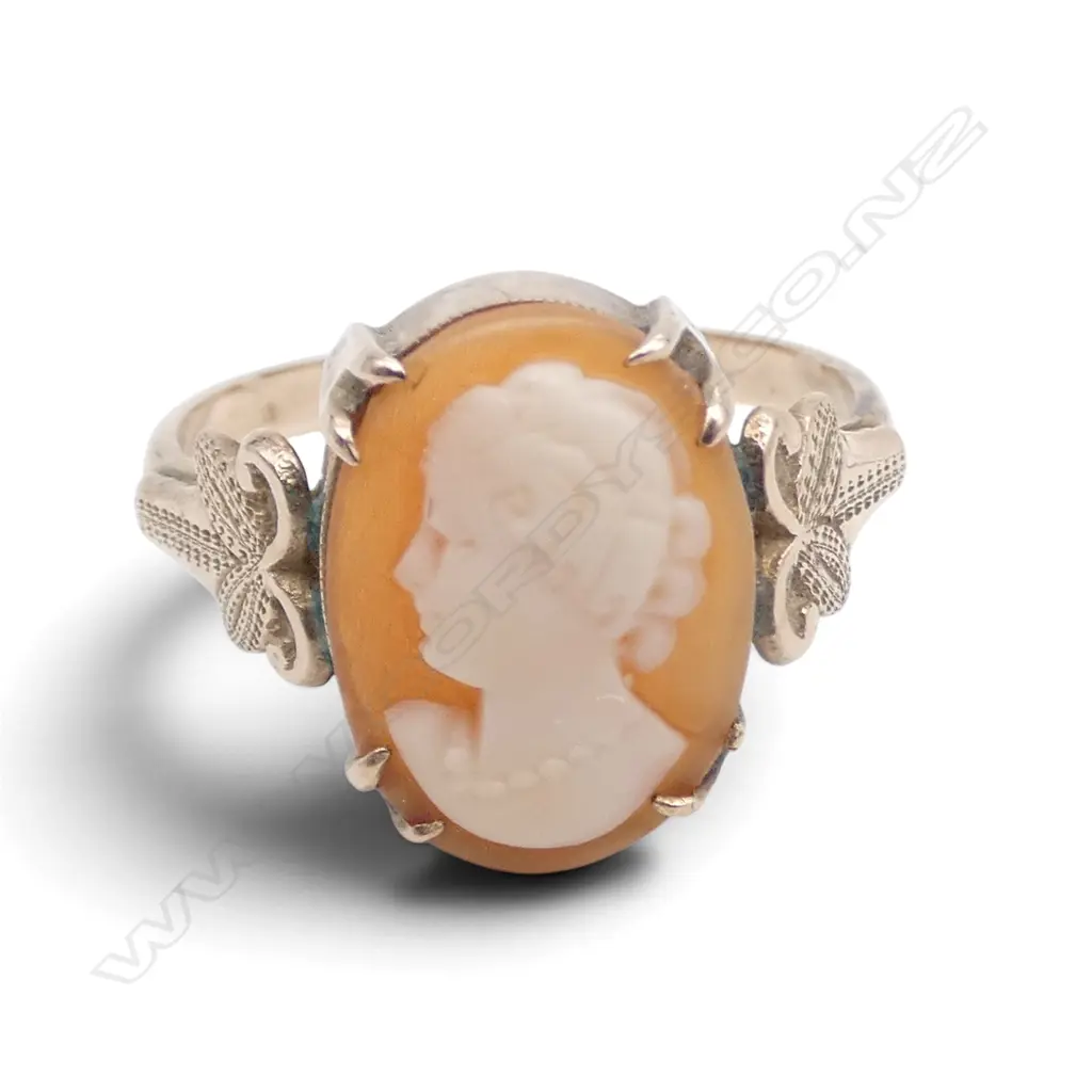 9ct CAMEO RING 3.16gms SIZE R Image 1++