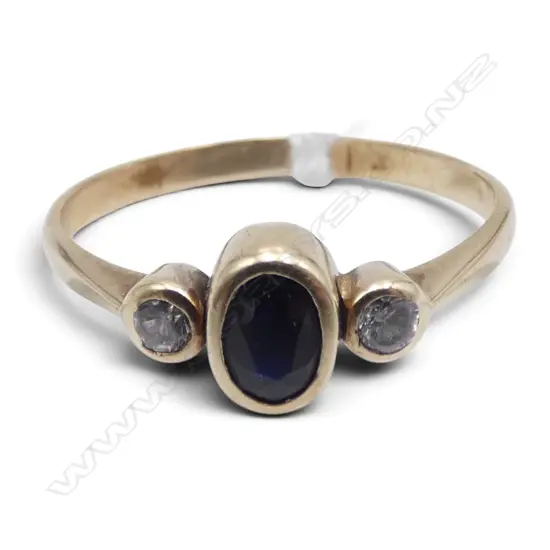 9ct YELLOW GOLD SAPPHIRE & 2 CZS RING 2.78gm SIZE X