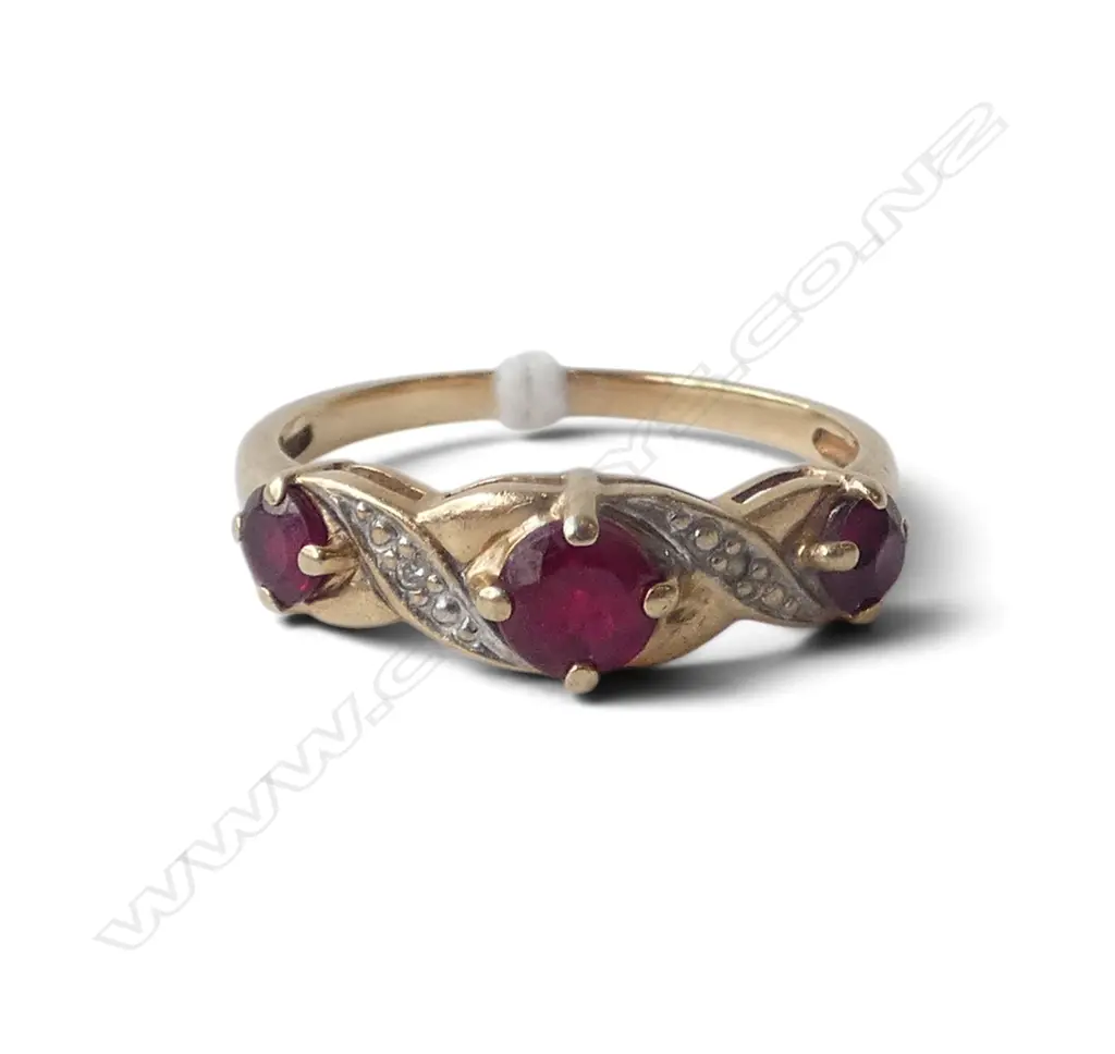 9CT  CREATED RED RUBY STONE & 2 small diamonds RING, 2gms SIZE O Image 1++