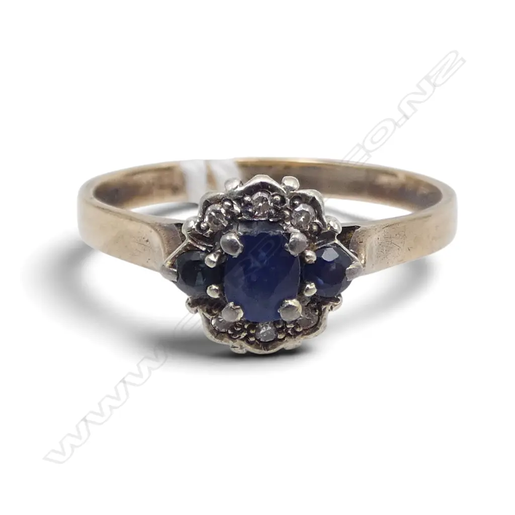 9ct YELLOW GOLD SAPPHIRE & DIAMOND CLUSTER RING 2gm SIZE O Image 1++