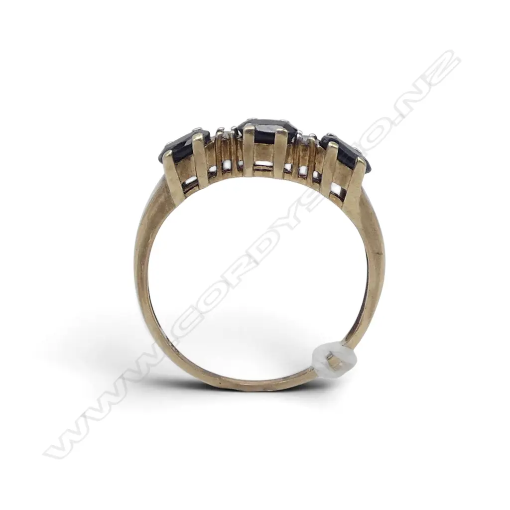 9ct YELLOW GOLD 3 SAPPHIRE RING 2gms (band very thin) SIZE S Image 1++