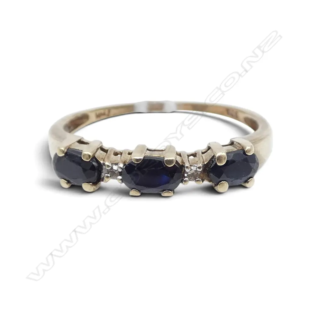 9ct YELLOW GOLD 3 SAPPHIRE RING 2gms (band very thin) SIZE S Image 1++