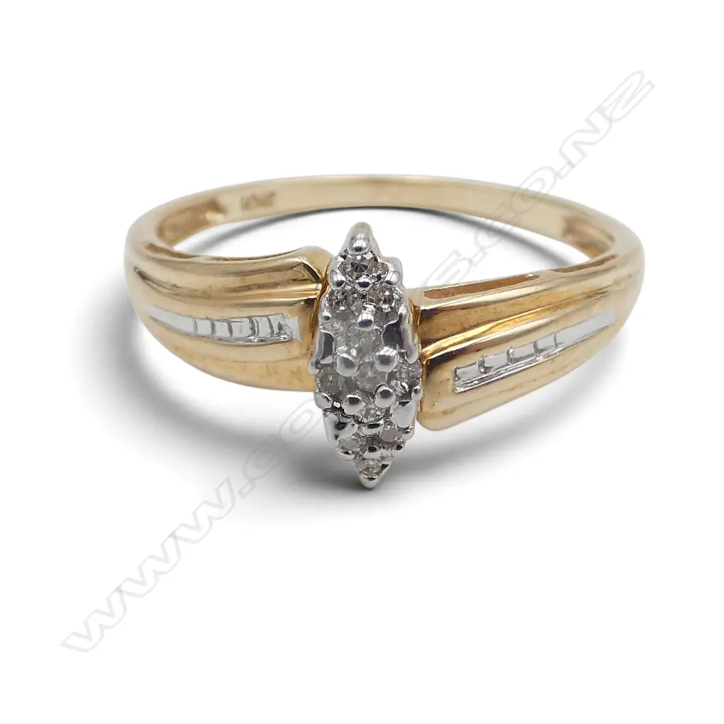 10ct YELLOW GOLD DIAMOND CLUSTER RING 1.88gm SIZE N1/2 Image 1++