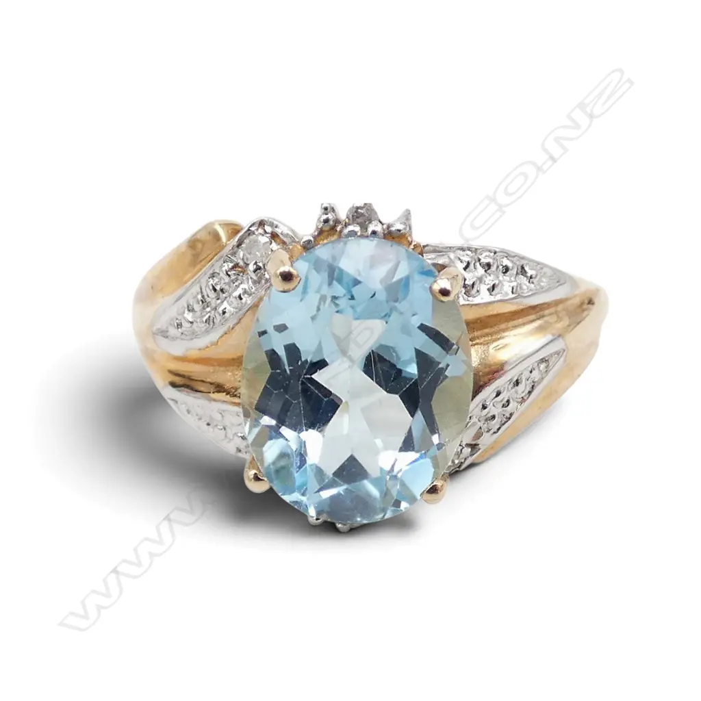 10ct GOLD & BLUE TOPAZ RING 2.7gms SIZE M Image 1++