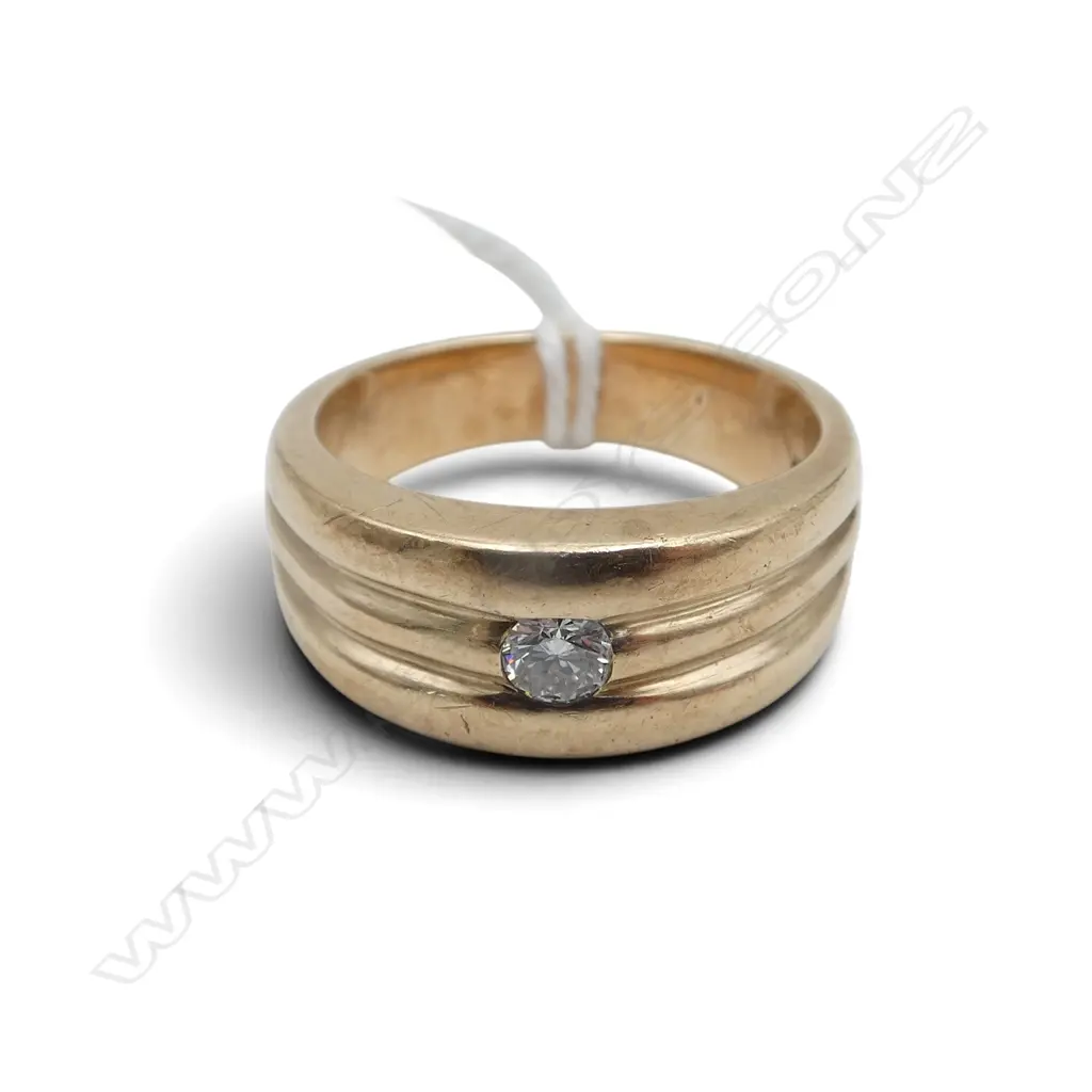 9ct DIAMOND RING, 13.9gms Diamond size estimate  0.30 ct. SIZE W Image 1++
