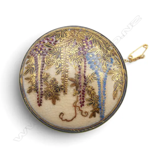 OLD JAPANESE MEJI SATSUMA BROOCH wisteria painted & gilded. Dia.50mm