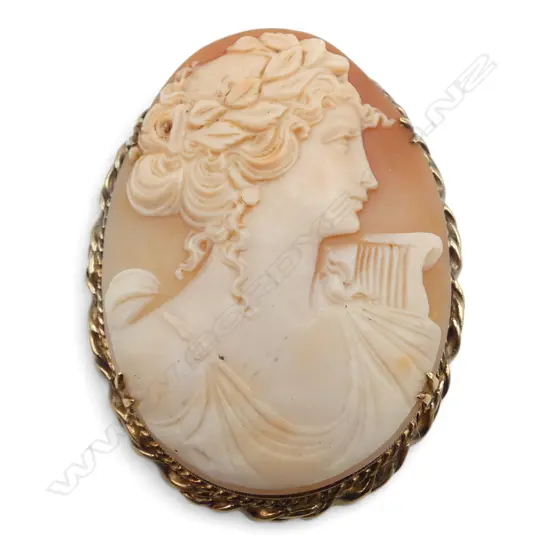 LGE QUALITY SILVER GILT CAMEO BROOCH woman in profile with lyre
