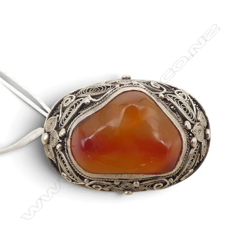 ANTIQUE CHINESE SILVER & CABACHON AGATE BROOCH Image 1++