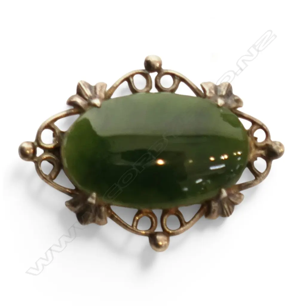 SILVER AND POUNAMU BROOCH Image 1++