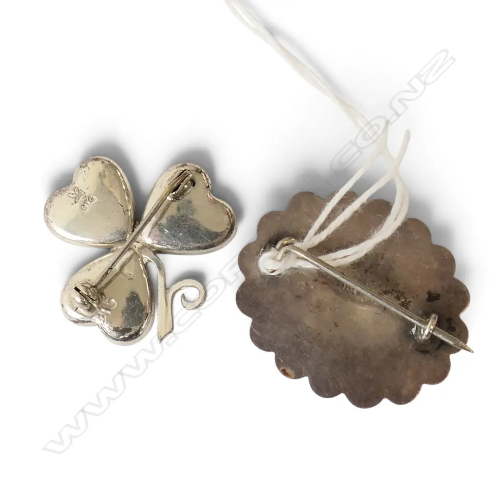 2 VINTAGE SILVER & PAUA SHELL BROOCHES the clover by Ataahua Image 1++