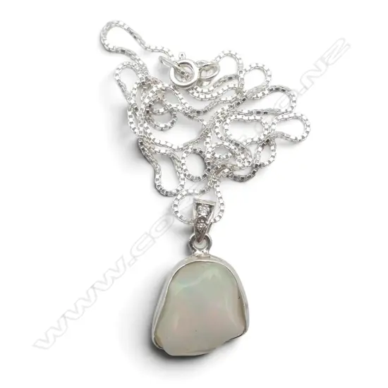 SILVER DIAMOND & WELO OPAL PENDANT on SILVER CHAIN, L.460mm