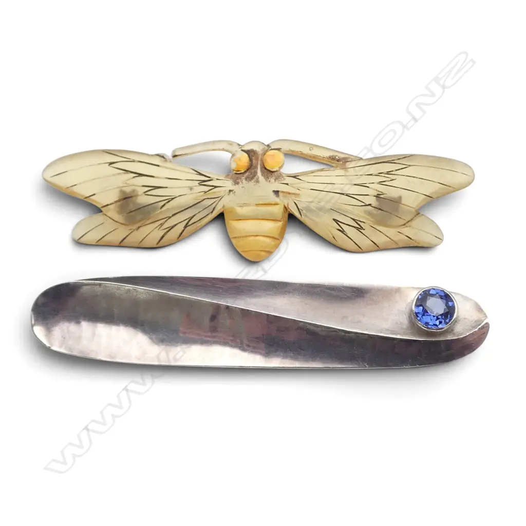 HAND CRAFTED EUROPEAN SILVER GEM SET BROOCH stamped 835, L.75mm & VINTAGE HORN BUG BROOCH Image 1++