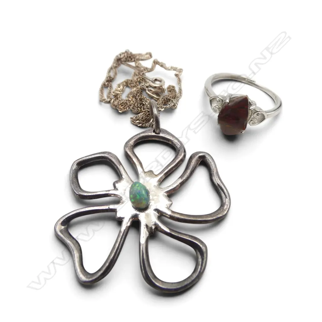 S/SILVER & OPAL PENDANT ON S/SILVER CHAIN WITH S/SILVER OPAL RING Image 1++