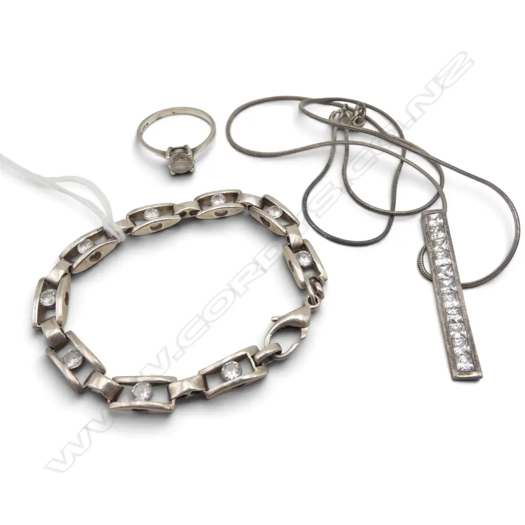 WHITE STONE PENDANT ON S/SILVER CHAIN WITH S/SILVER WHITE STONE BRACELET & S/SILVER WHITE STONE RING Image 1++