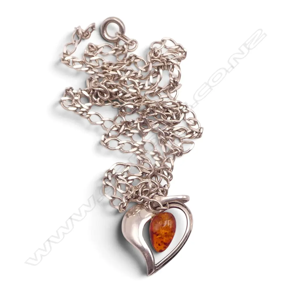 STG SILVER AMBER HEART PENDANT ON STG SILVER CHAIN Image 1++