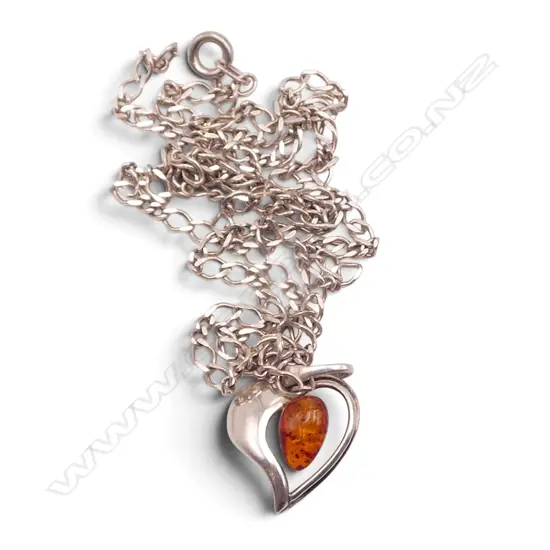 STG SILVER AMBER HEART PENDANT ON STG SILVER CHAIN