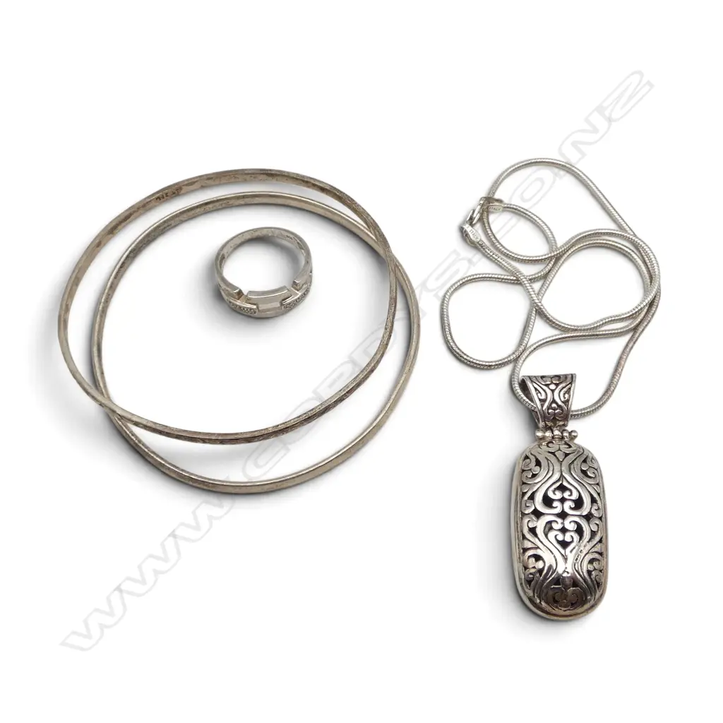 S/SILVER PENDANT ON CHAIN WITH 2 S/SILVER BANGLES & RING 39GMS Image 1++