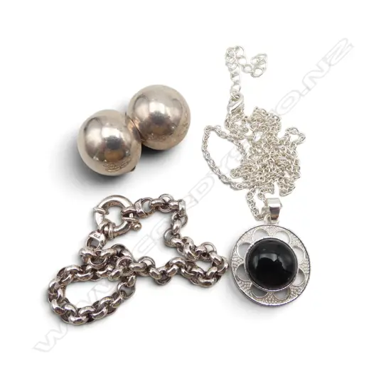 S/SILVER PENDANT ON S/SILVER CHAIN S/SILVER BRACELET & PR S/SILVER EARINGS TOTAL WIEGHT 25.5GMS