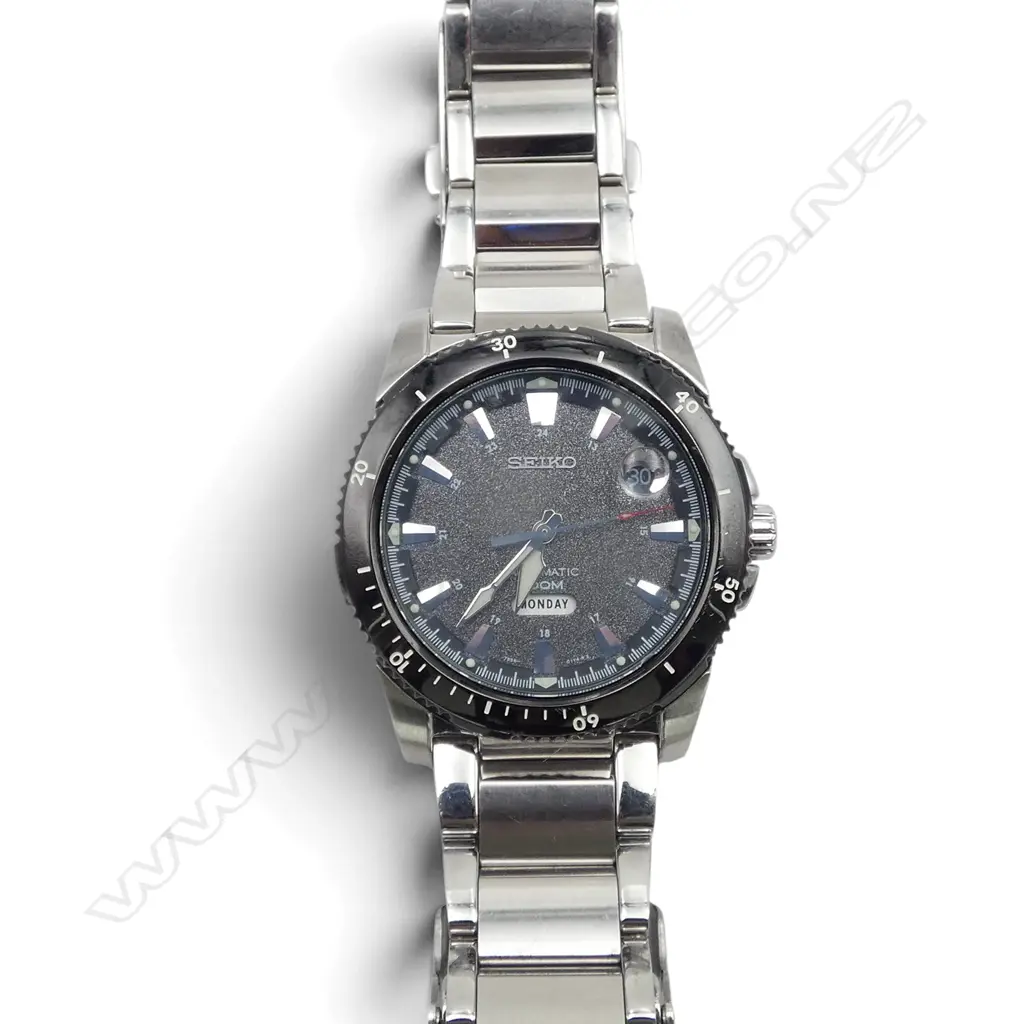 Seiko Criteria Automatic SNZC43K1 gent's wristwatch. 100m. Running Image 1++