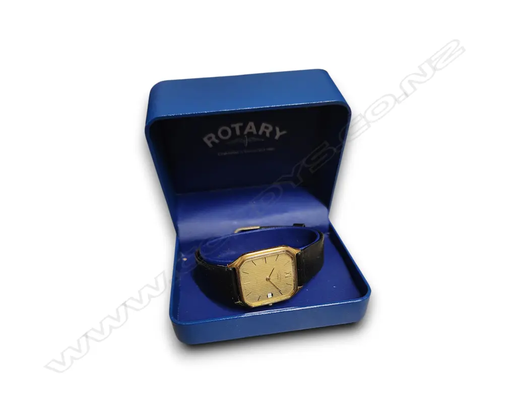 VINTAGE GOLD-TONE QUARTZ DRESS WATCH W A TEXTURED DIAL, DATE WINDOW, BLACK LEATHER STRAP, ORIGINAL ROTARY BOX Image 1++