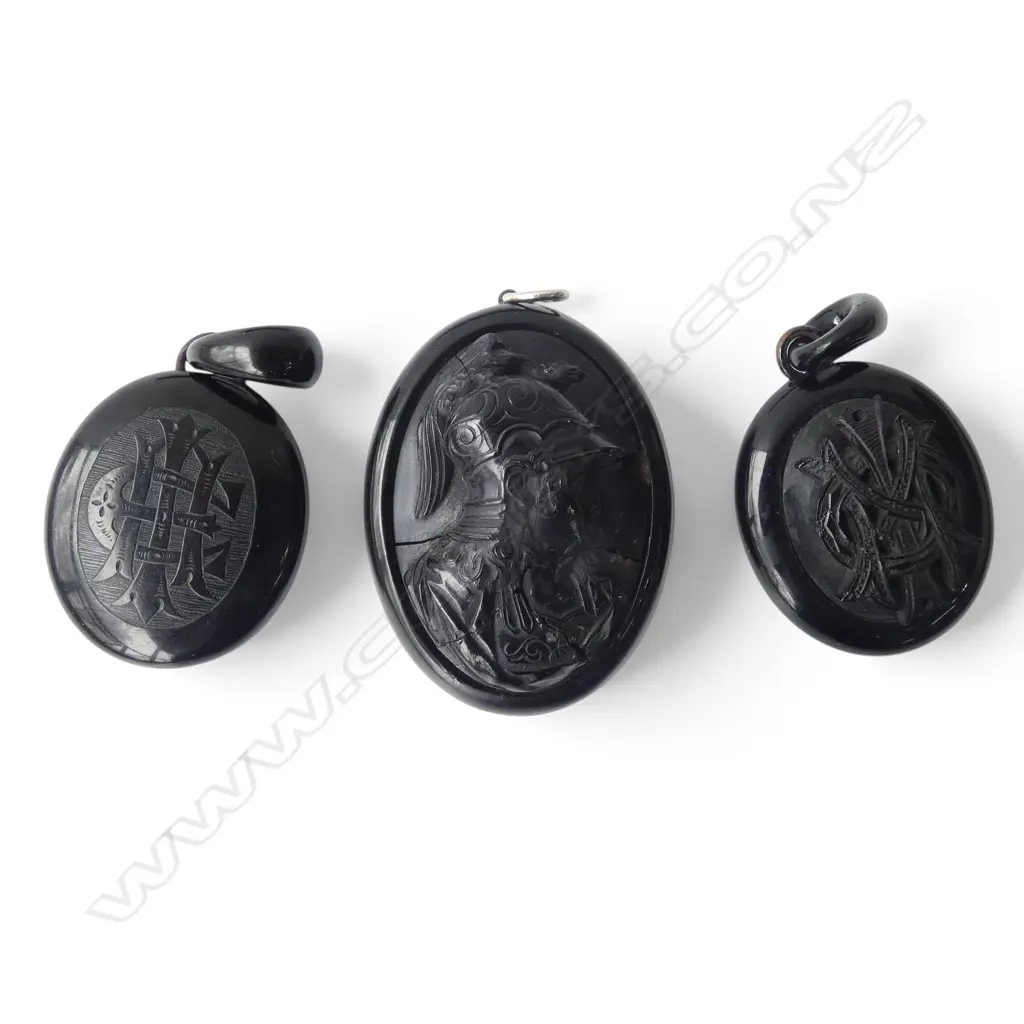 3 BLACK JET? PENDANT cameo & 2 monograms, faults  H.64mm Image 1++