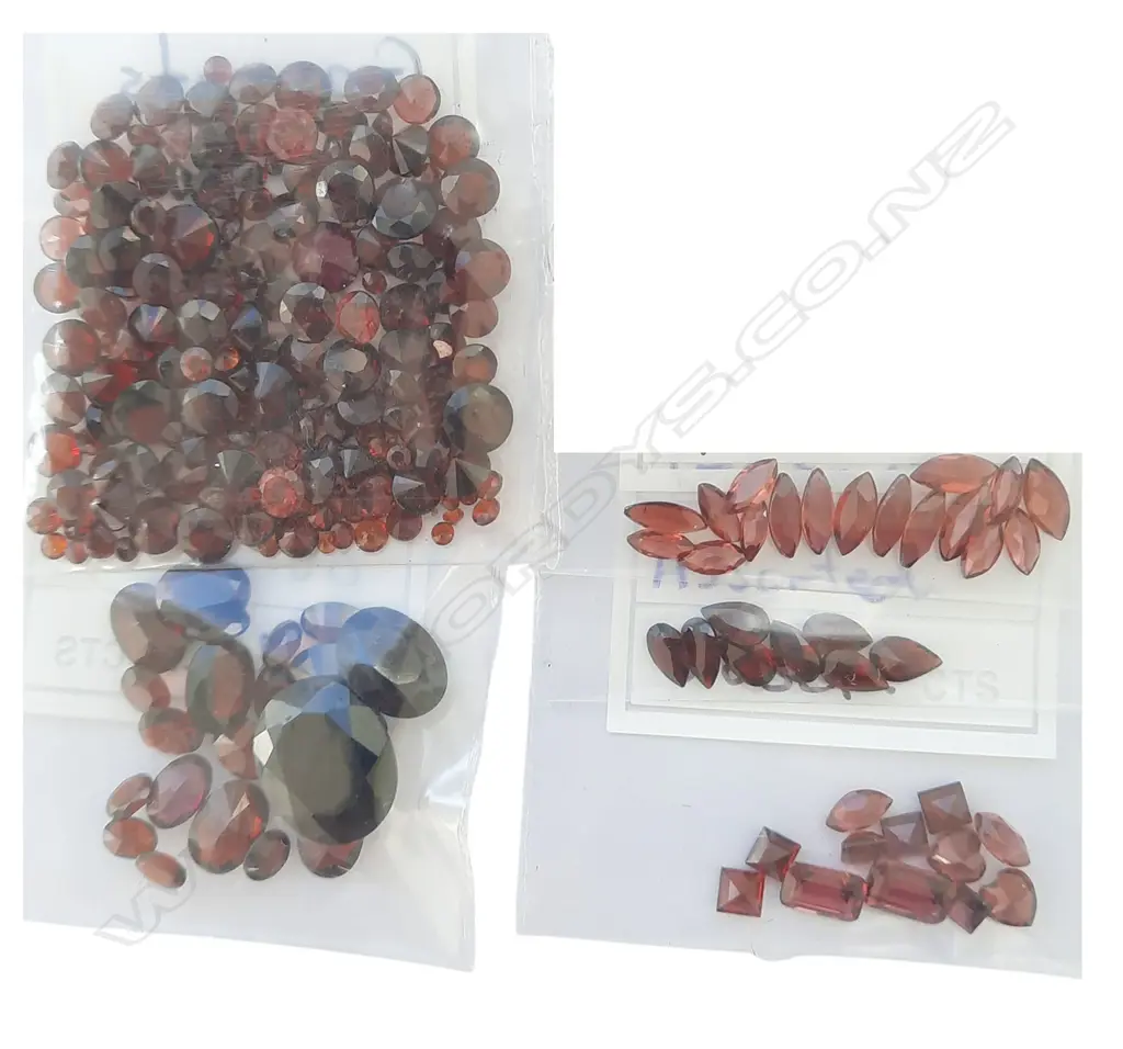 5 BAGS OF ASSORTED GARNETS Image 1++