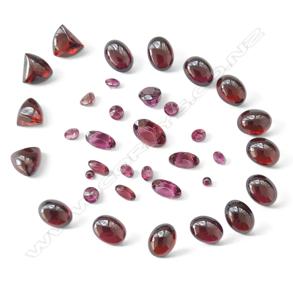 RHODOLITE GARNETS 8.19ct & CAB GARNETS 27.46ct Image 1++